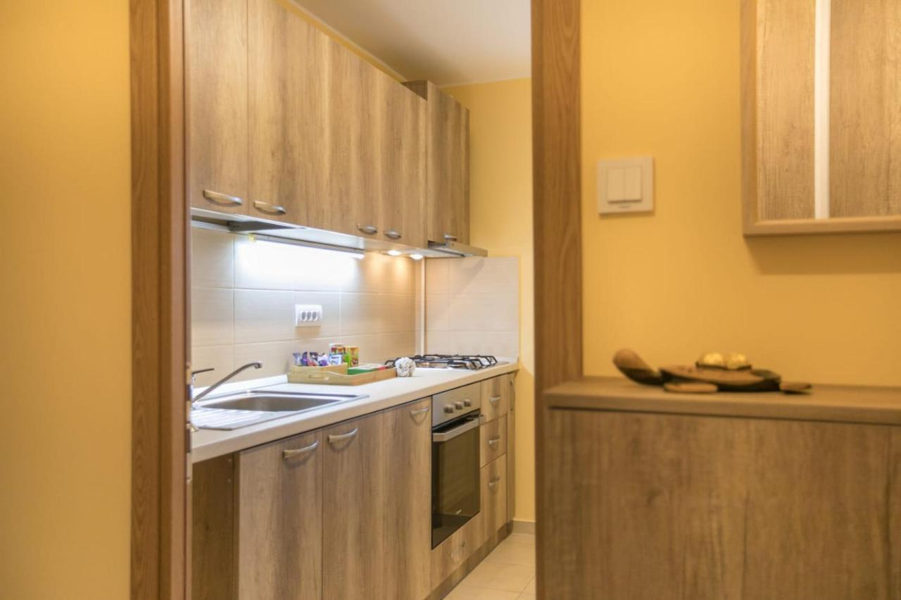 Golden Apartment Baneasa Bucharest Exterior photo